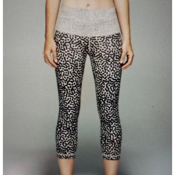 Lululemon Pants - Lululemon Wunder under crop animal print high waisted leggings lounge 4​